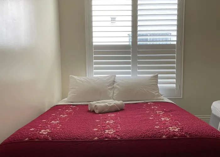 Spacious Private Los Angeles Bedroom With Ac & Wifi & Private Fridge Near Usc The Coliseum Exposition Park Bmo Stadium University Of Southern California