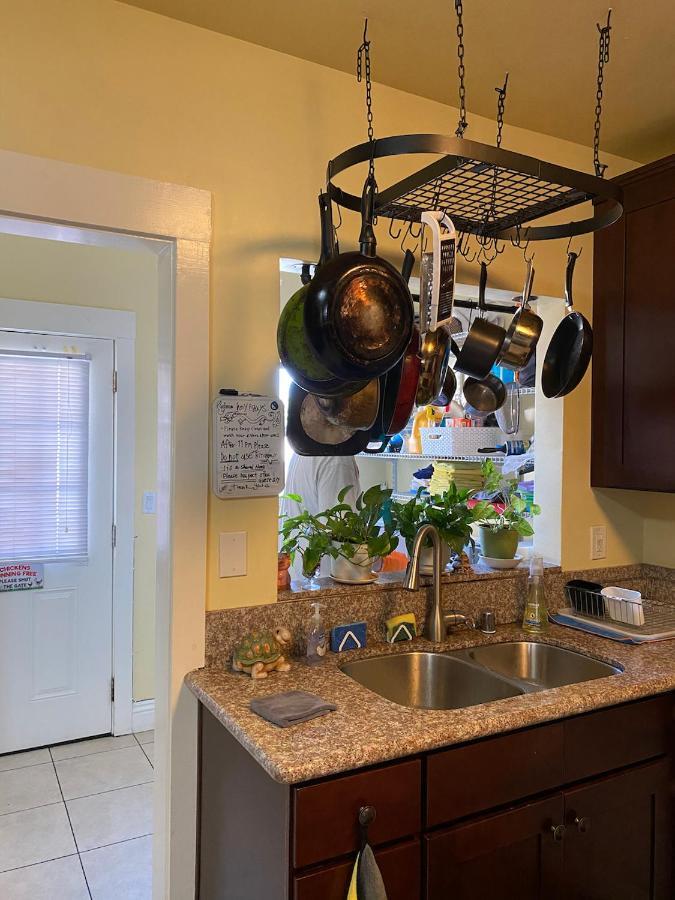 Spacious Private Angeles Bedroom With Ac & Wifi & Private Fridge Near Usc The Coliseum Exposition Park Bmo Stadium Of Southern California Quarto em Acomodações Particulares *