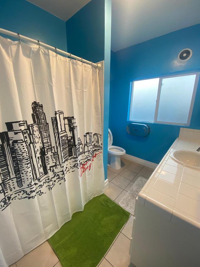 Spacious Private Angeles Bedroom With Ac & Wifi & Private Fridge Near Usc The Coliseum Exposition Park Bmo Stadium Of Southern California Séjour chez l'habitant Los Angeles