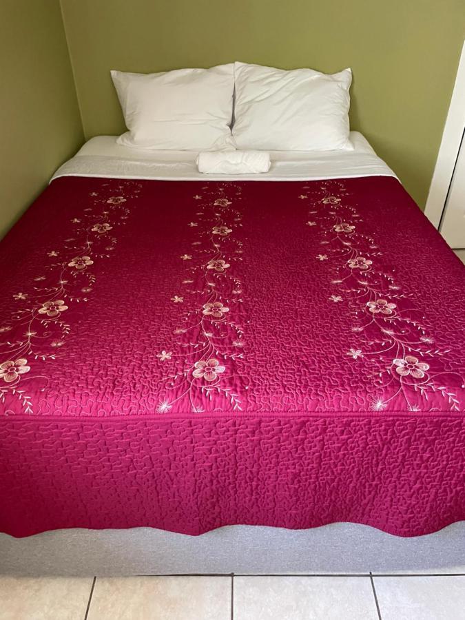 Séjour chez l'habitant Spacious Private Angeles Bedroom With Ac & Wifi & Private Fridge Near Usc The Coliseum Exposition Park Bmo Stadium Of Southern California Los Angeles