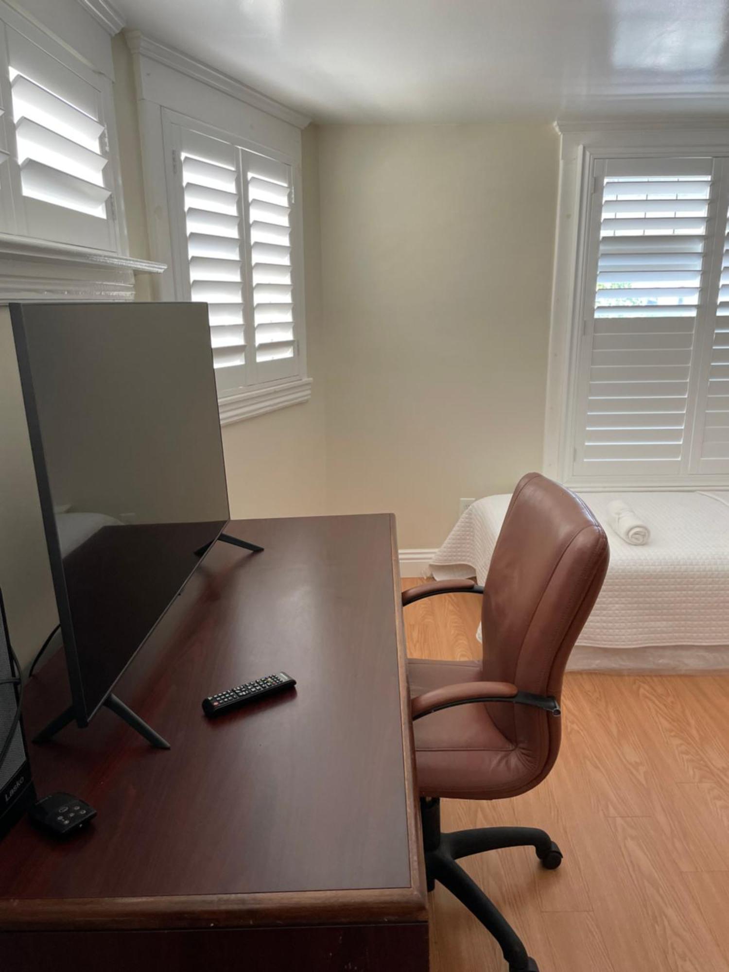 Séjour chez l'habitant Spacious Private Angeles Bedroom With Ac & Wifi & Private Fridge Near Usc The Coliseum Exposition Park Bmo Stadium Of Southern California Los Angeles