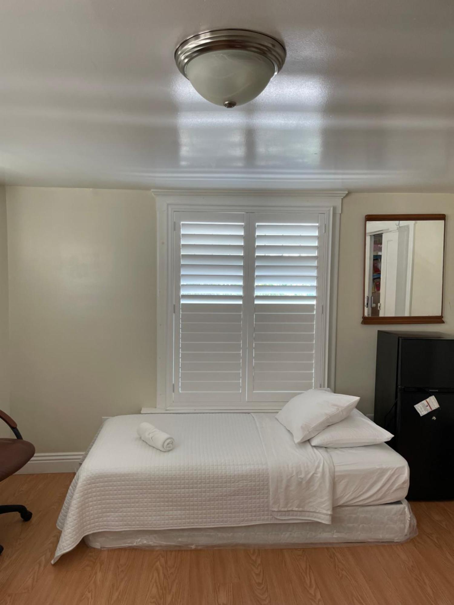 Séjour chez l'habitant Spacious Private Angeles Bedroom With Ac & Wifi & Private Fridge Near Usc The Coliseum Exposition Park Bmo Stadium Of Southern California