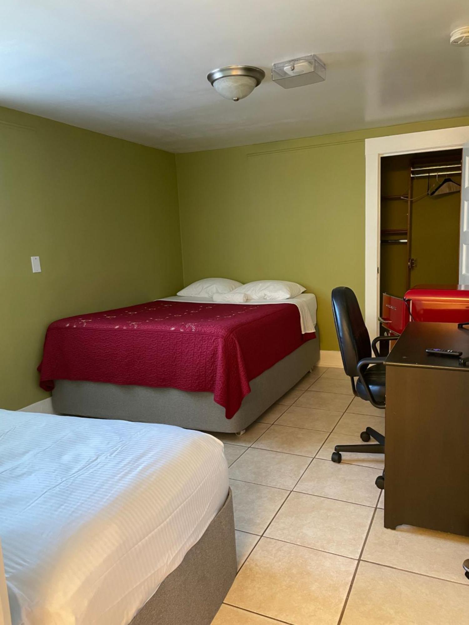 Spacious Private Angeles Bedroom With Ac & Wifi & Private Fridge Near Usc The Coliseum Exposition Park Bmo Stadium Of Southern California Séjour chez l'habitant