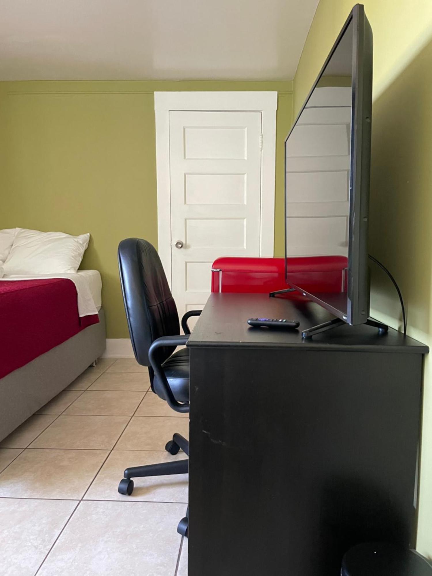 Séjour chez l'habitant Spacious Private Angeles Bedroom With Ac & Wifi & Private Fridge Near Usc The Coliseum Exposition Park Bmo Stadium Of Southern California Los Angeles