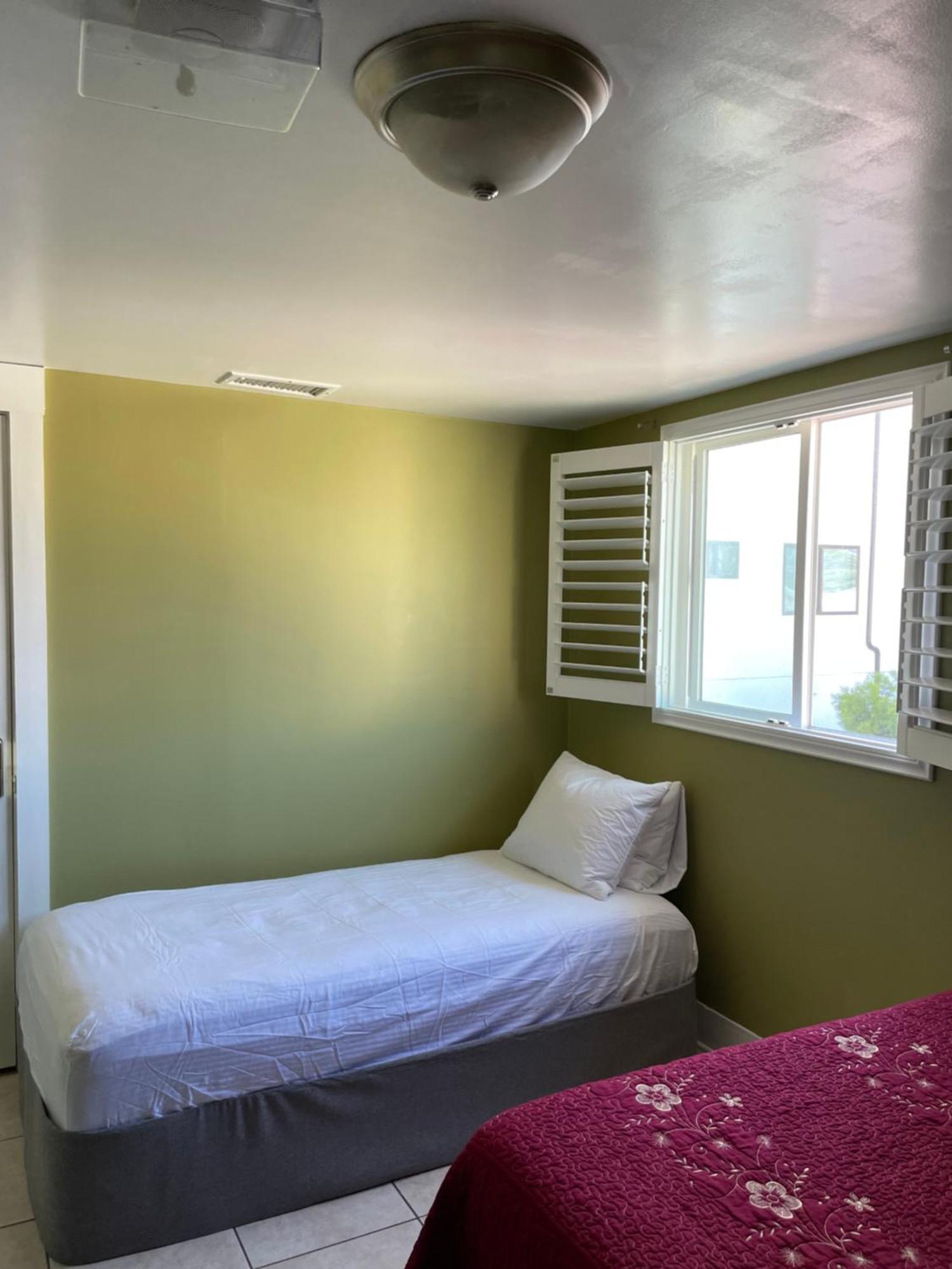 Spacious Private Angeles Bedroom With Ac & Wifi & Private Fridge Near Usc The Coliseum Exposition Park Bmo Stadium Of Southern California Séjour chez l'habitant *
