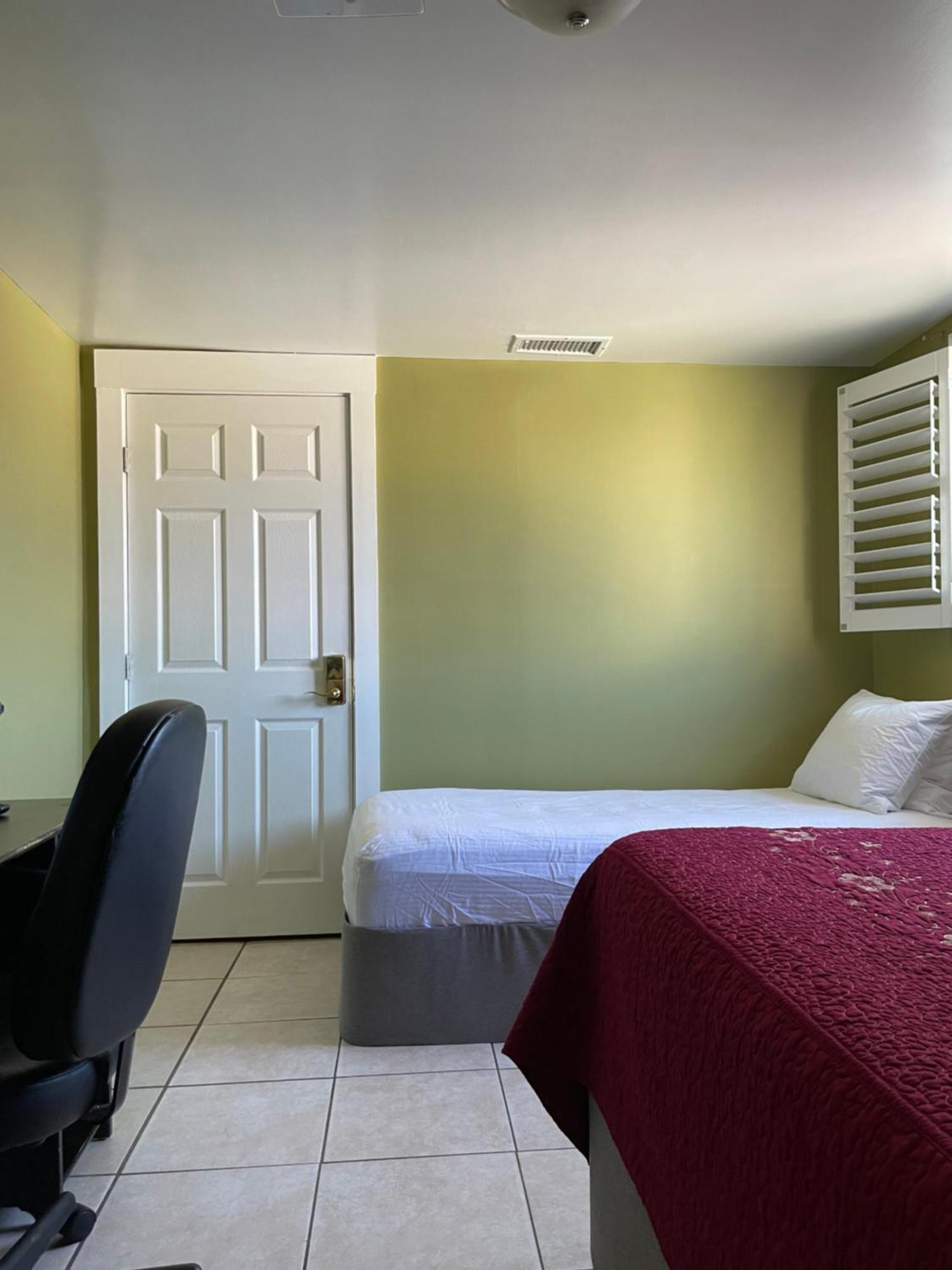 Spacious Private Angeles Bedroom With Ac & Wifi & Private Fridge Near Usc The Coliseum Exposition Park Bmo Stadium Of Southern California Séjour chez l'habitant