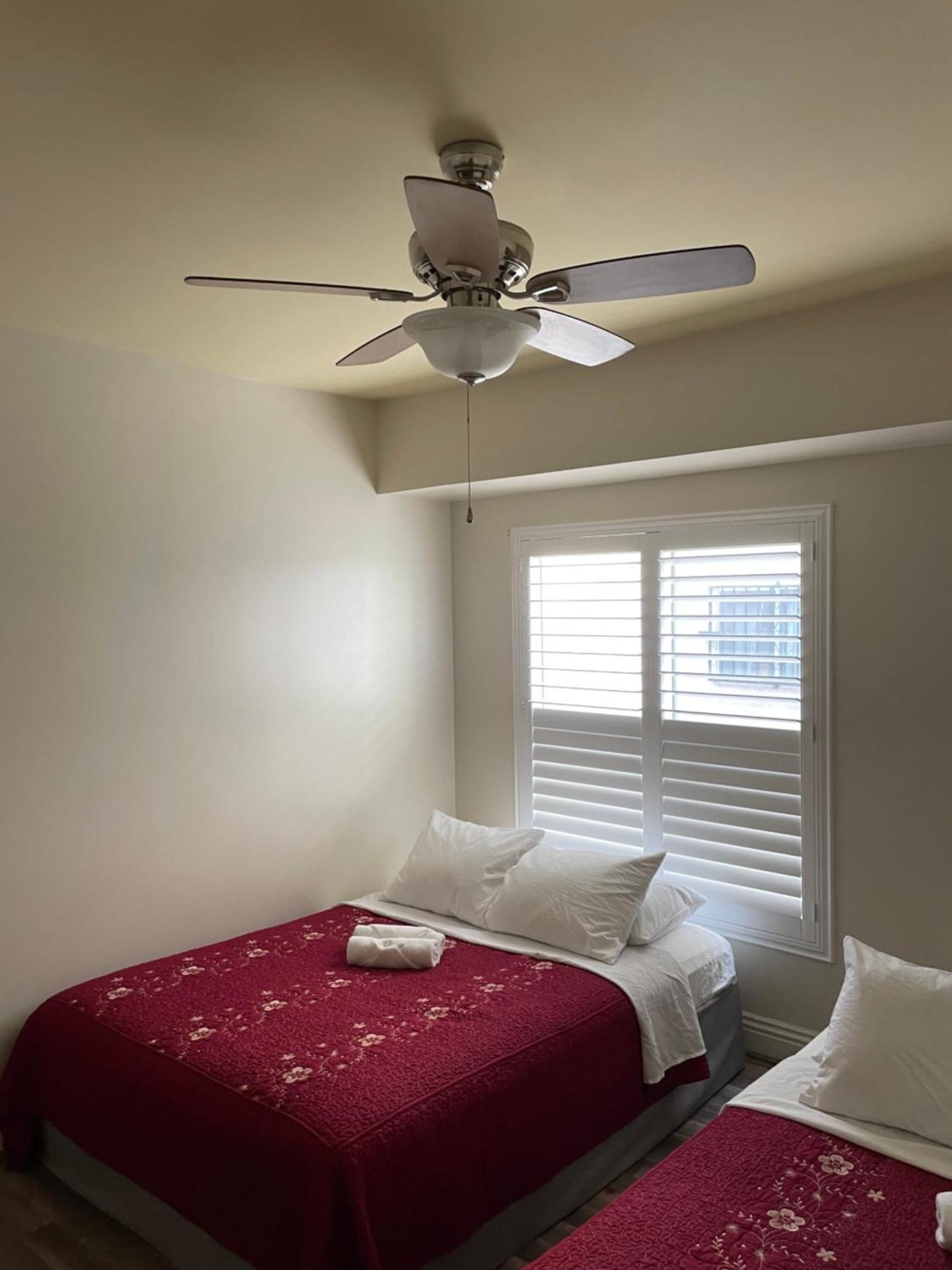Spacious Private Angeles Bedroom With Ac & Wifi & Private Fridge Near Usc The Coliseum Exposition Park Bmo Stadium Of Southern California Séjour chez l'habitant Los Angeles