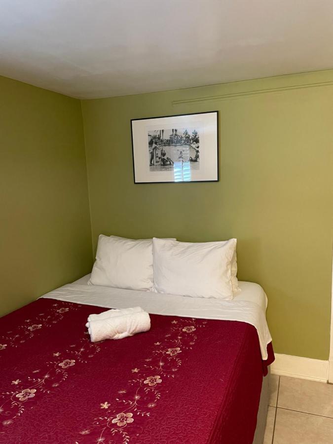 Spacious Private Angeles Bedroom With Ac & Wifi & Private Fridge Near Usc The Coliseum Exposition Park Bmo Stadium Of Southern California Alloggio in famiglia Los Angeles