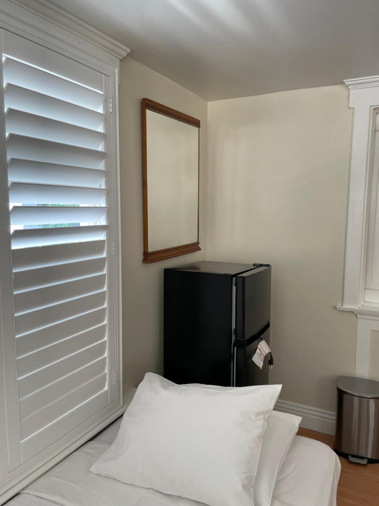 Spacious Private Angeles Bedroom With Ac & Wifi & Private Fridge Near Usc The Coliseum Exposition Park Bmo Stadium Of Southern California Alloggio in famiglia *