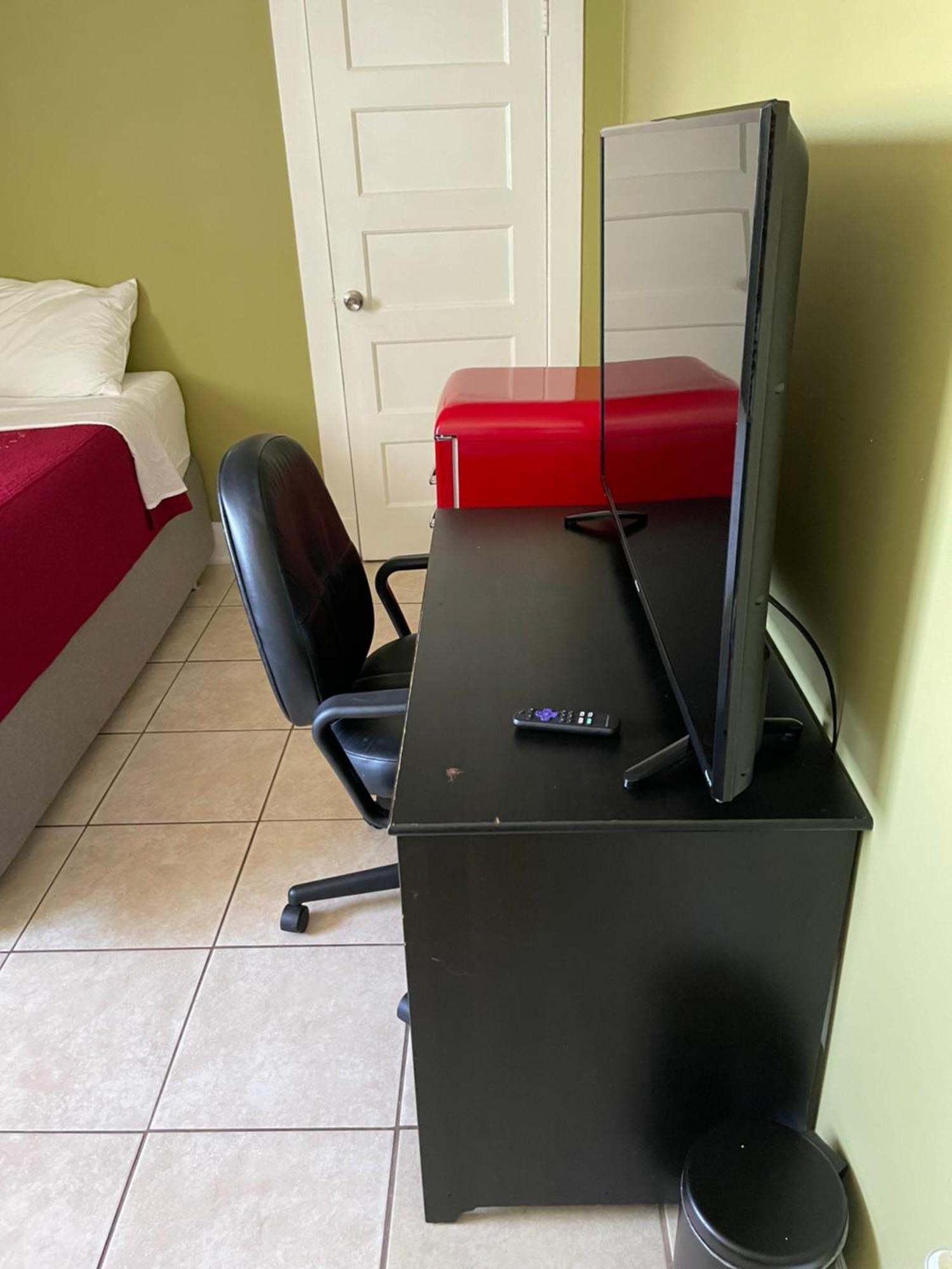 Alloggio in famiglia Spacious Private Angeles Bedroom With Ac & Wifi & Private Fridge Near Usc The Coliseum Exposition Park Bmo Stadium Of Southern California *