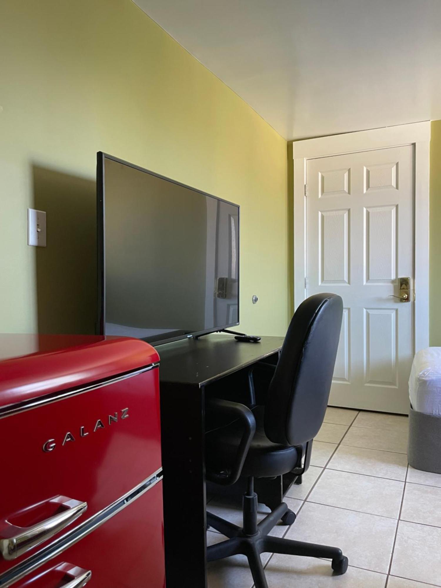 Spacious Private Angeles Bedroom With Ac & Wifi & Private Fridge Near Usc The Coliseum Exposition Park Bmo Stadium Of Southern California