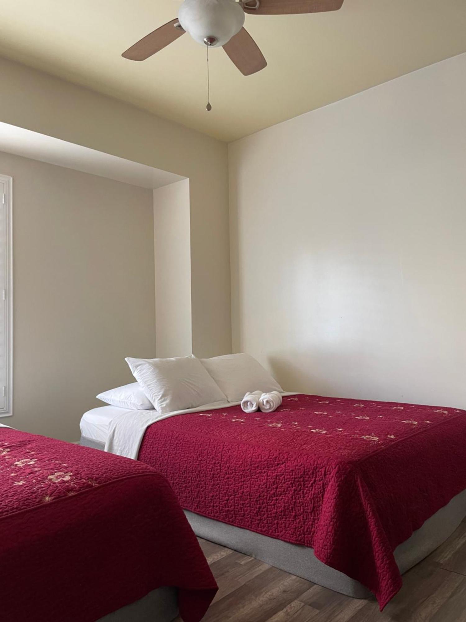 Alloggio in famiglia Spacious Private Angeles Bedroom With Ac & Wifi & Private Fridge Near Usc The Coliseum Exposition Park Bmo Stadium Of Southern California *