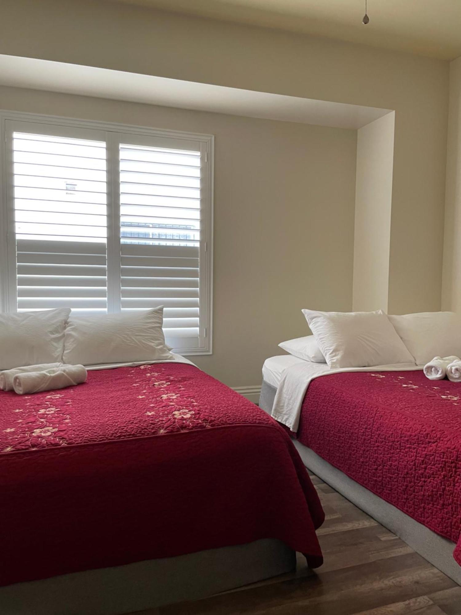 Spacious Private Angeles Bedroom With Ac & Wifi & Private Fridge Near Usc The Coliseum Exposition Park Bmo Stadium Of Southern California Alloggio in famiglia Los Angeles