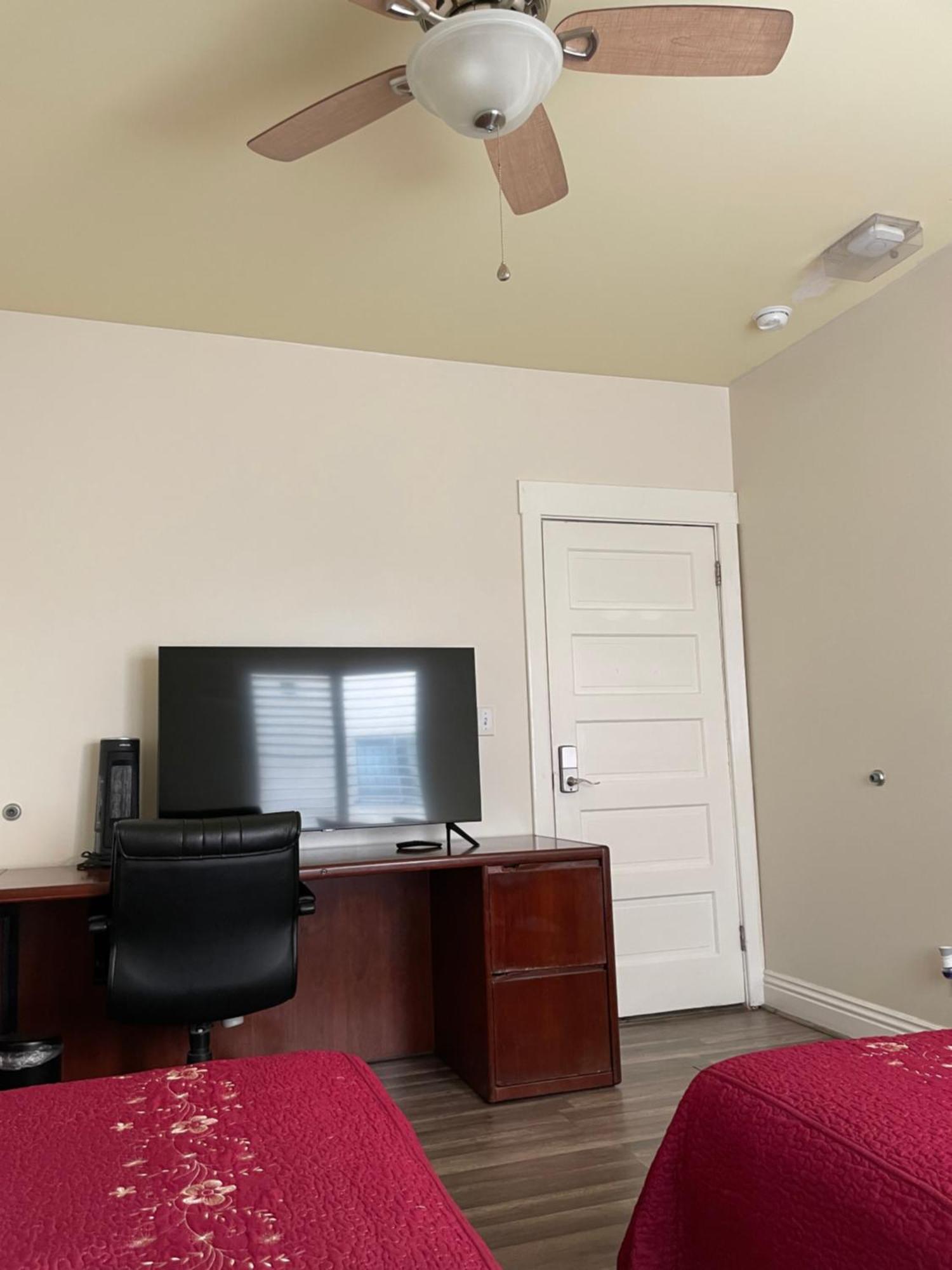 Spacious Private Angeles Bedroom With Ac & Wifi & Private Fridge Near Usc The Coliseum Exposition Park Bmo Stadium Of Southern California