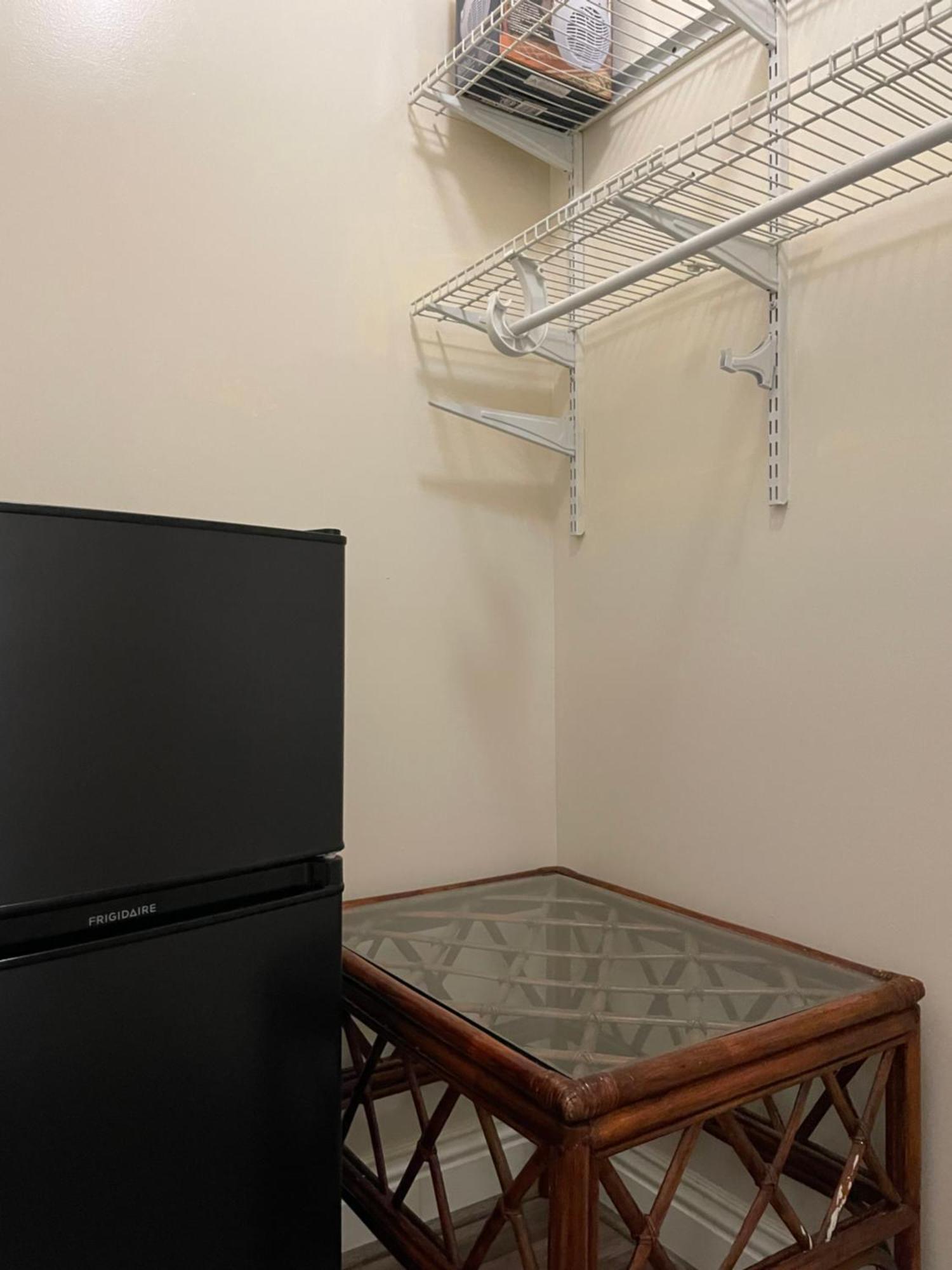 Alloggio in famiglia Spacious Private Angeles Bedroom With Ac & Wifi & Private Fridge Near Usc The Coliseum Exposition Park Bmo Stadium Of Southern California *